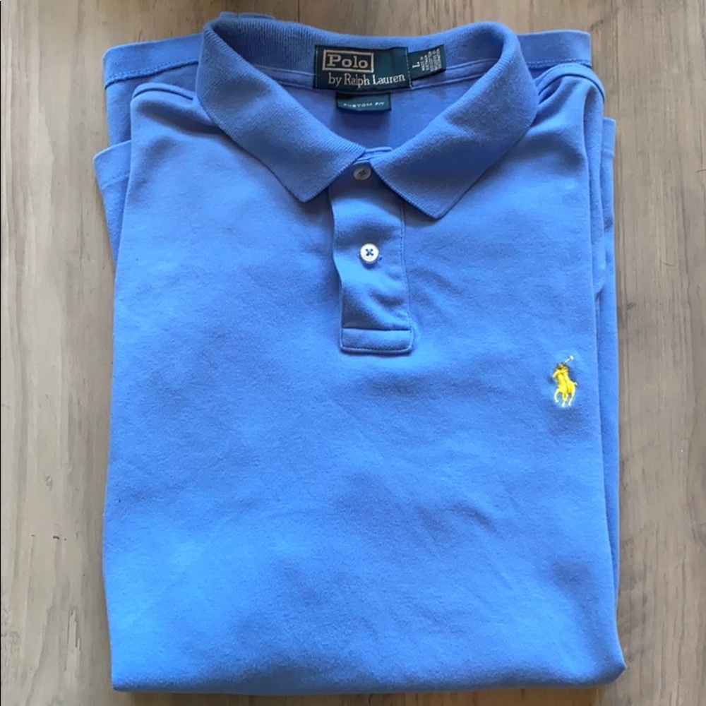 Short-sleeve polo shirt.